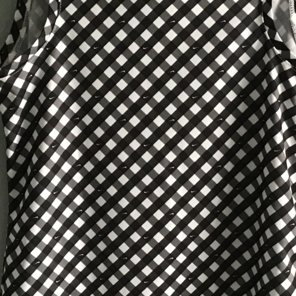NWT~Nike Women’s Dri-Fit Sleeveless Golf Polo Shirt~Black and WhiteSize XS - Picture 11 of 14